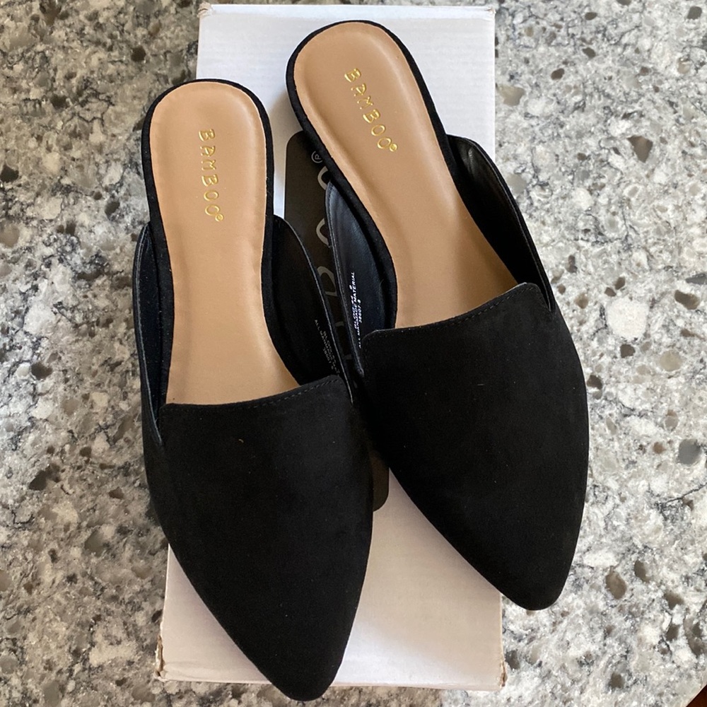 BAMBOO Blog Flats in black suede NWOT